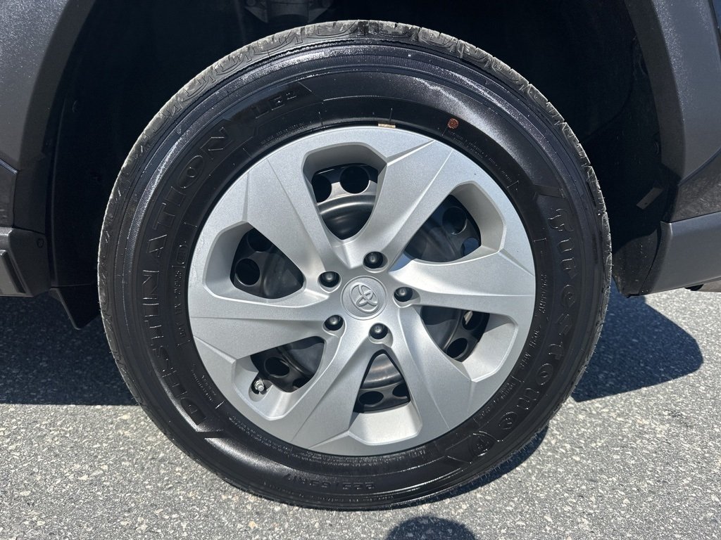 2024 Toyota RAV4 LE photo 23