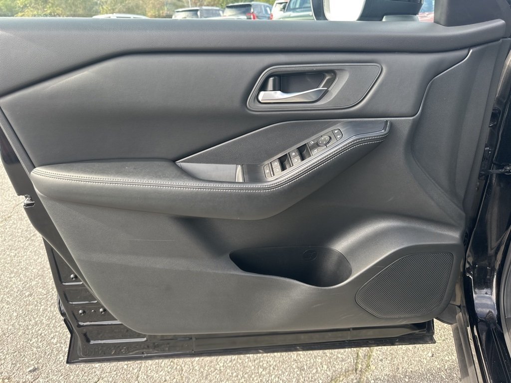 2024 Nissan Rogue SV photo 22