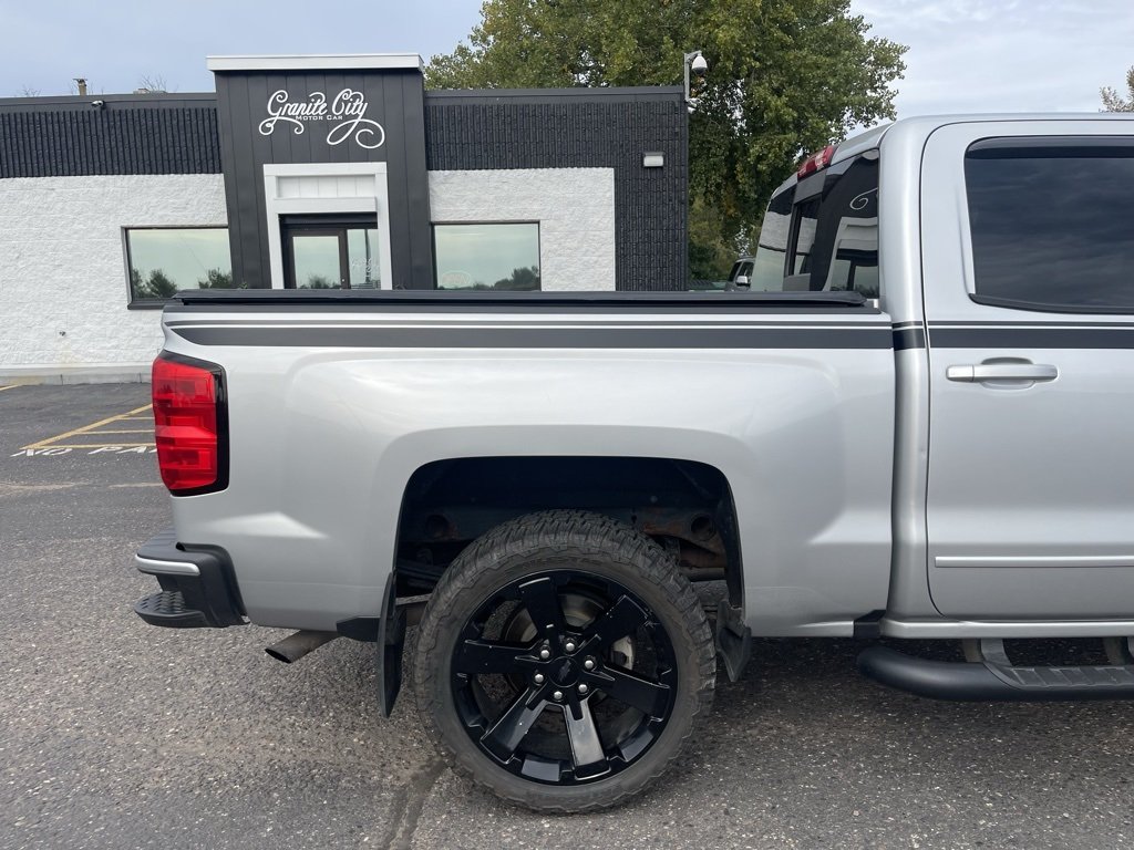 2017 Chevrolet Silverado LT photo 3