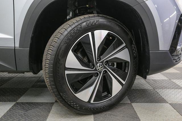 2024 Volkswagen Taos SE photo 13