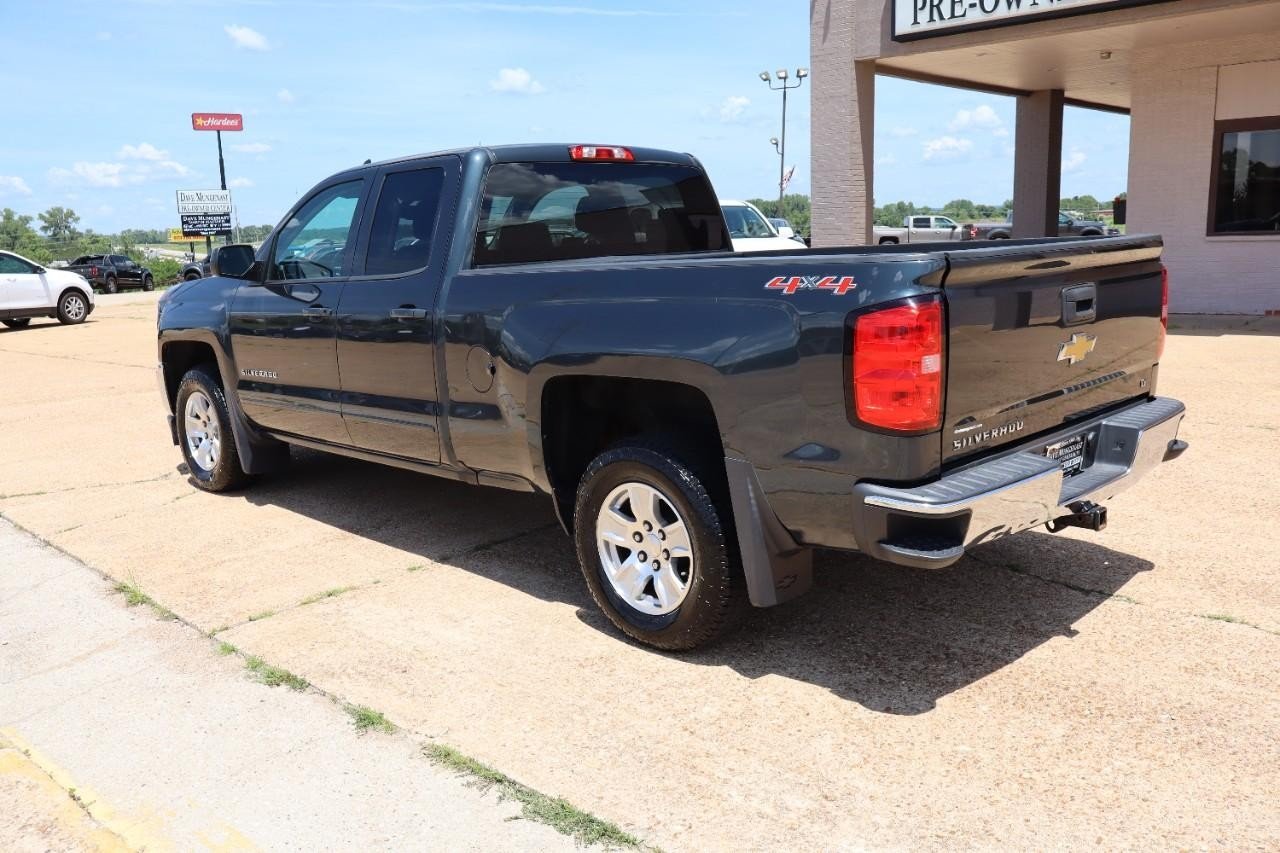 2017 Chevrolet Silverado 1500 LT photo 2
