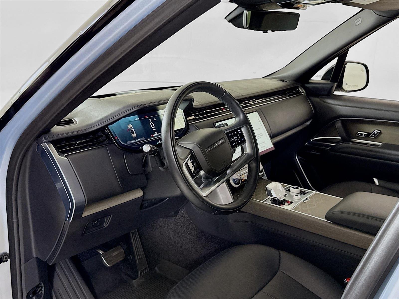 2023 Land Rover Range Rover SV photo 13