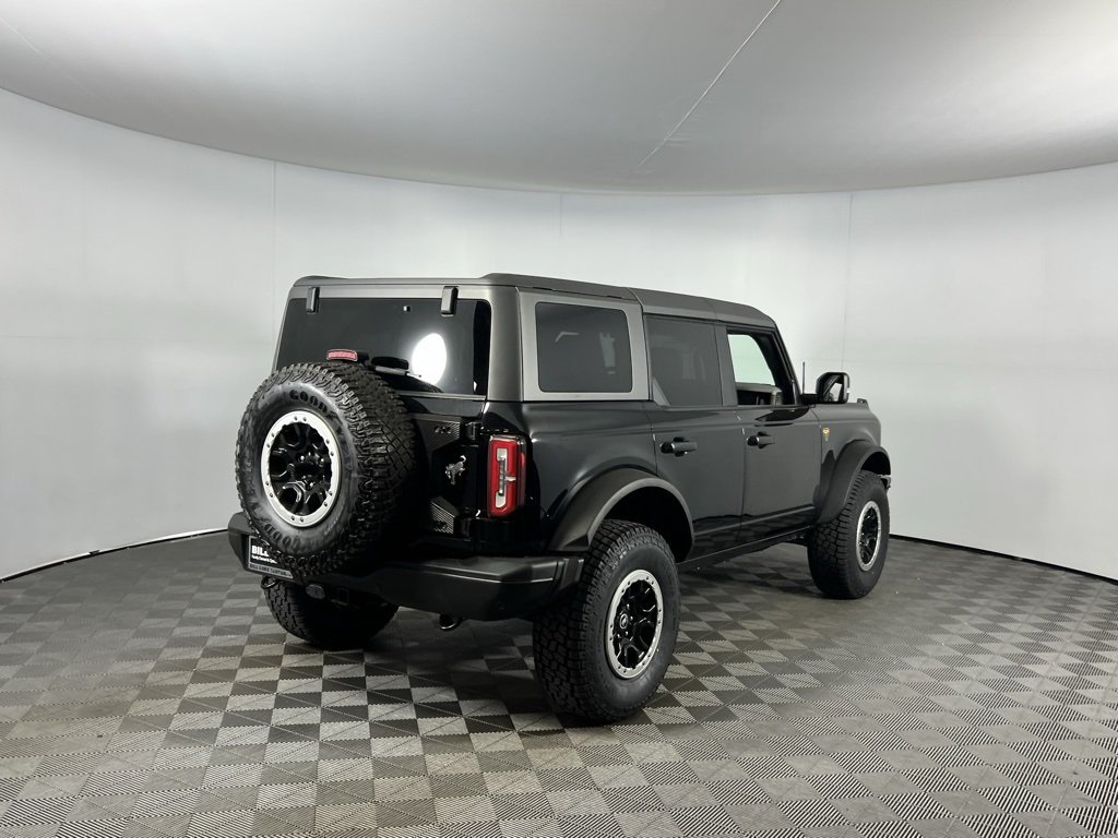 2023 Ford Bronco Badlands photo 2