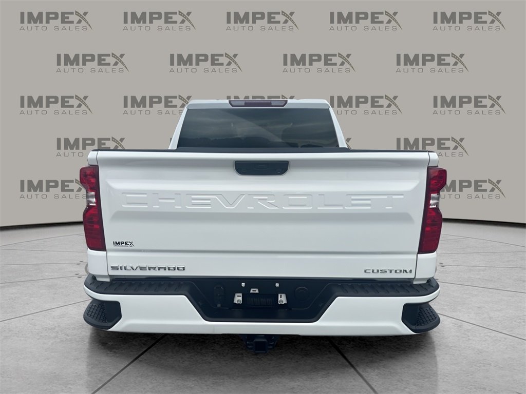 2025 Chevrolet Silverado 1500 Custom photo 3