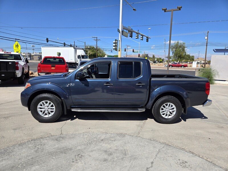 2017 Nissan Frontier SV photo 2