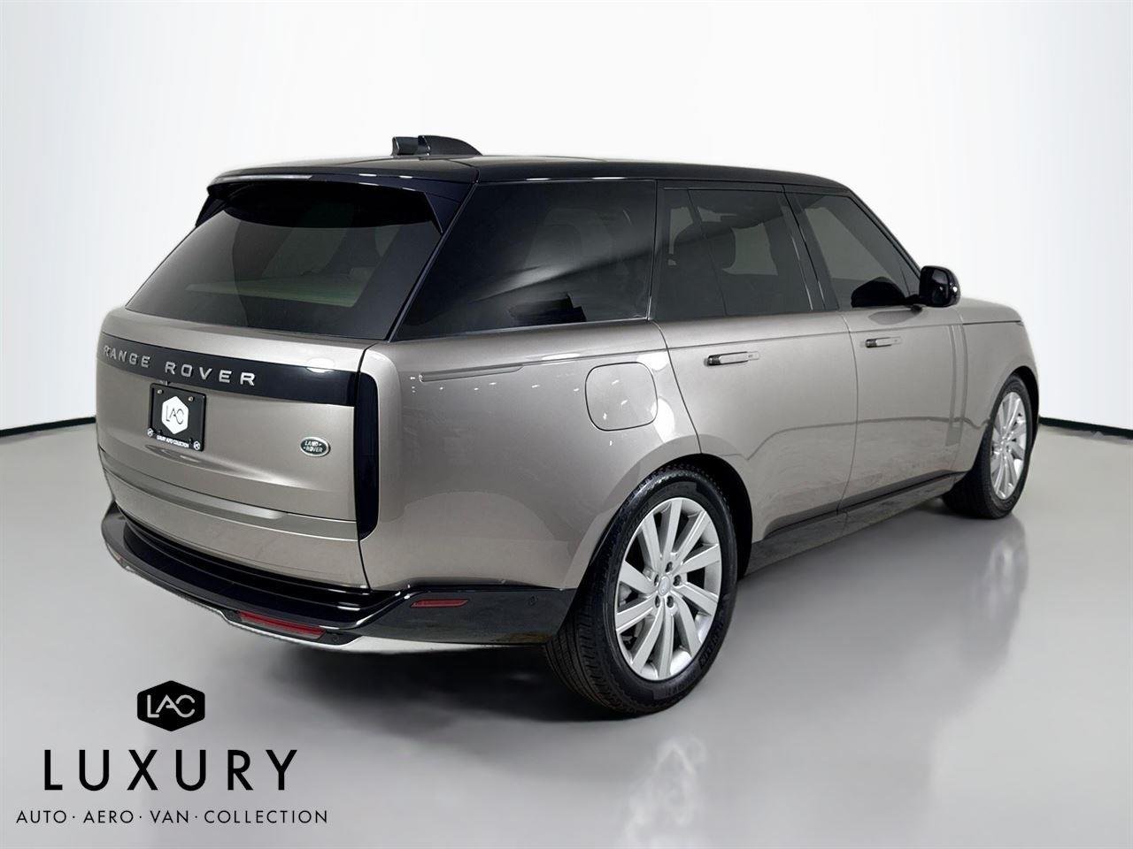 2023 Land Rover Range Rover SE photo 4