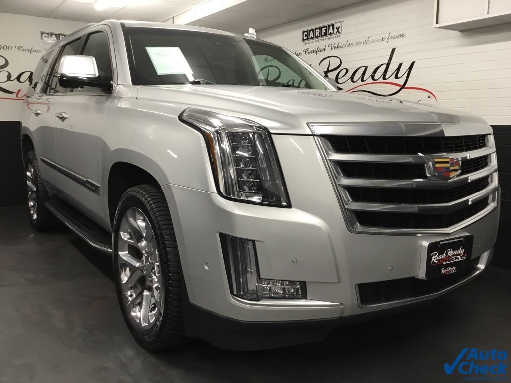 2017 Cadillac Escalade Luxury photo 3