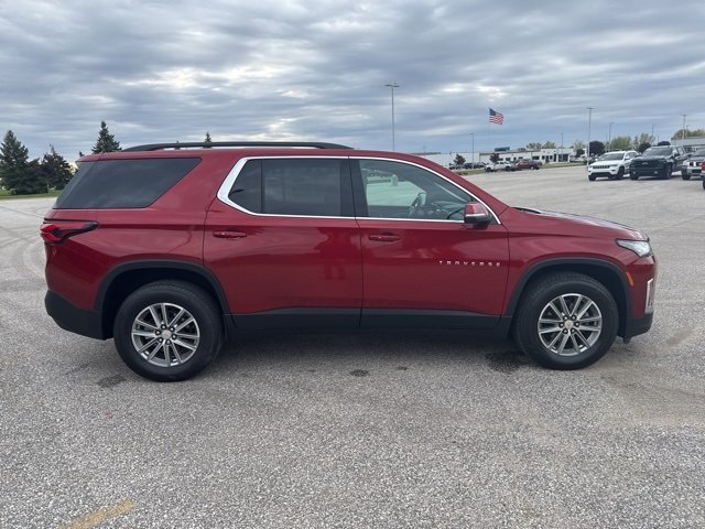 2023 Chevrolet Traverse 1LT photo 2