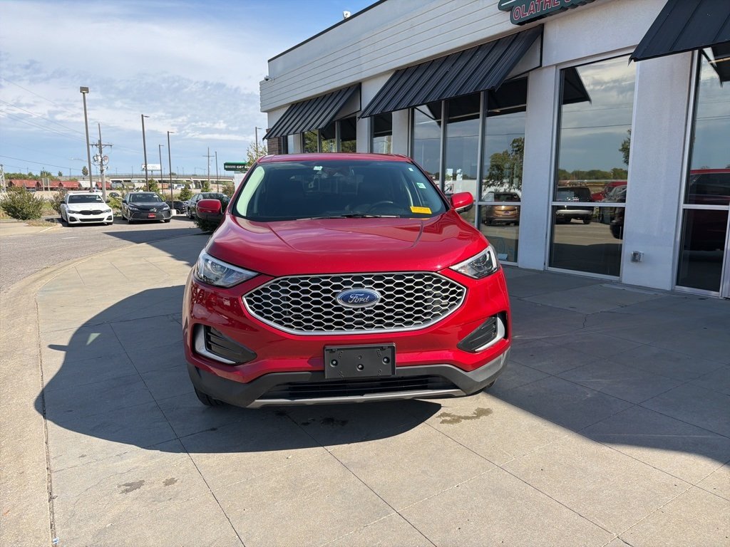 2024 Ford Edge SEL photo 2
