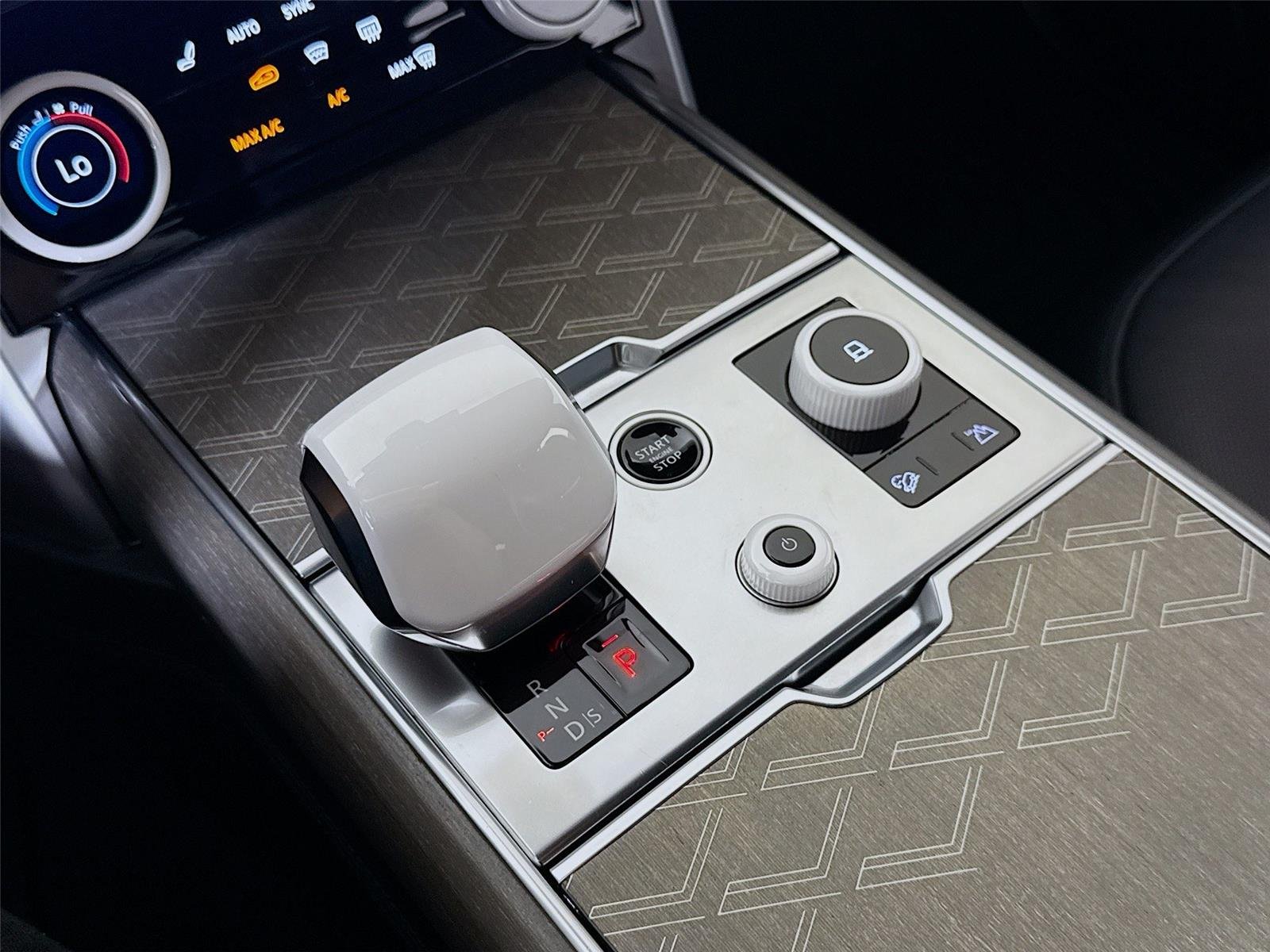 2023 Land Rover Range Rover SV photo 16