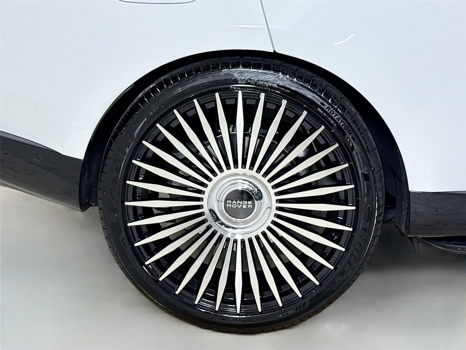 2023 Land Rover Range Rover SE photo 37