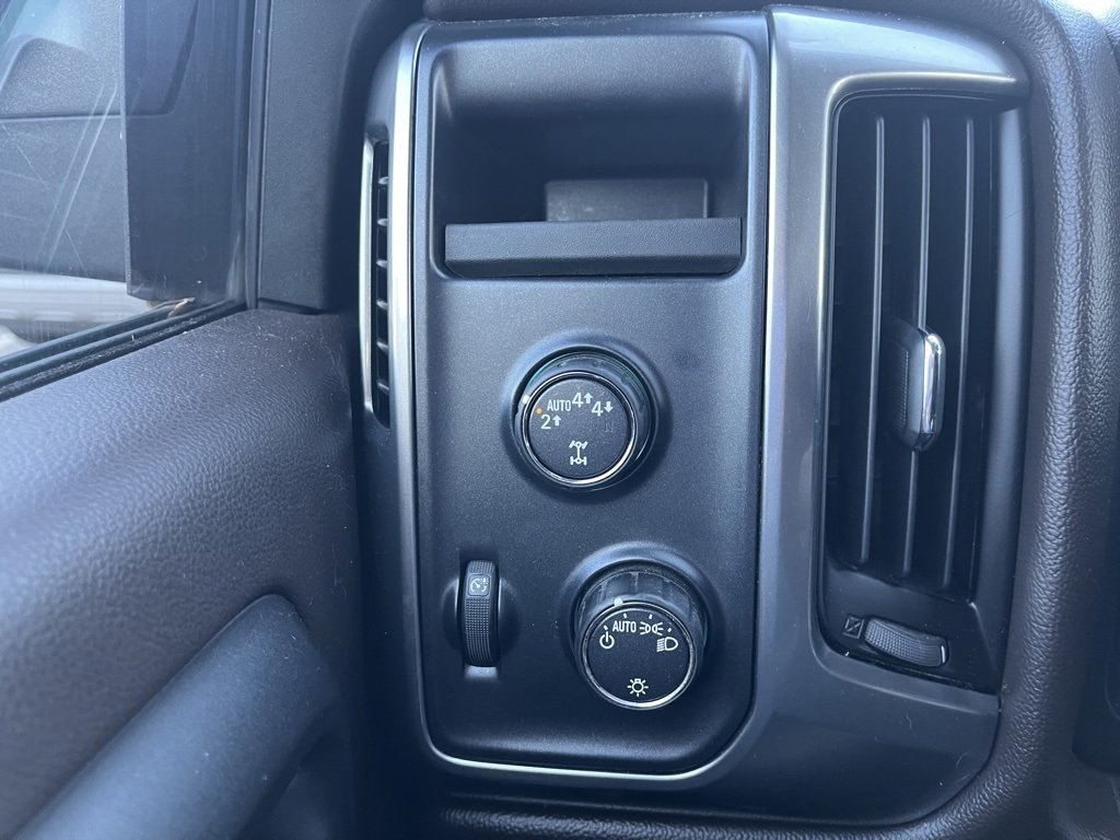 2017 Chevrolet Silverado LT photo 10