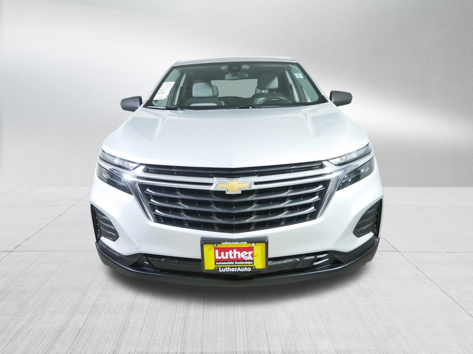 2022 Chevrolet Equinox LS photo 2
