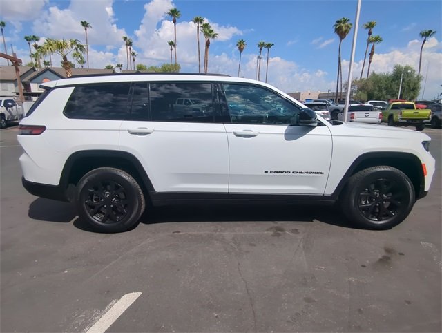 2024 Jeep Grand Cherokee Altitude photo 2