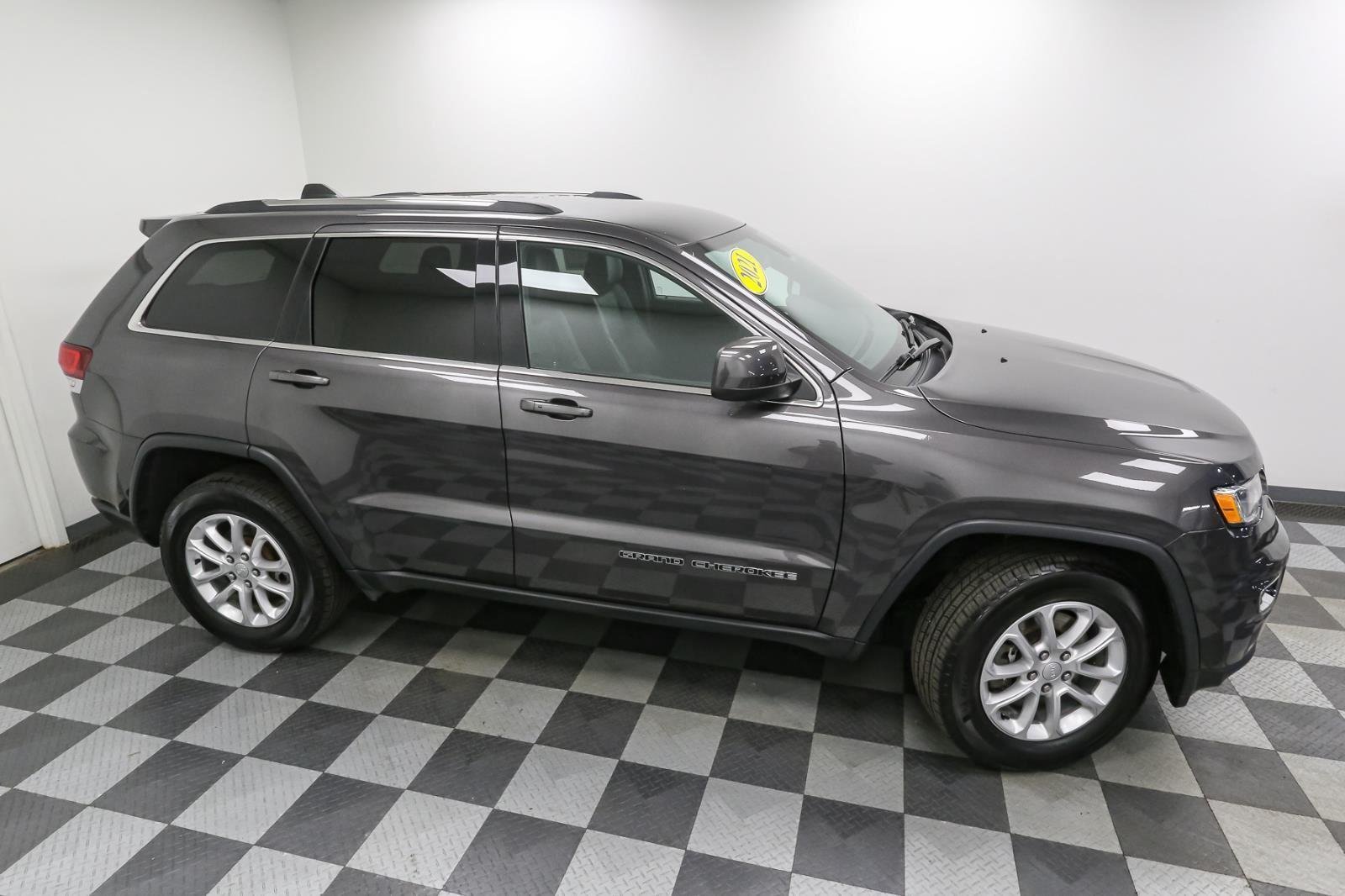 2021 Jeep Grand Cherokee Laredo X photo 3