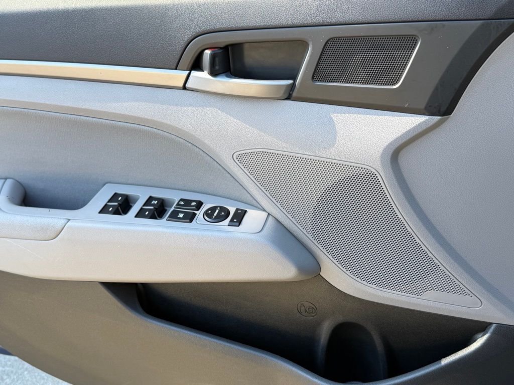 2017 Hyundai Elantra SE photo 27
