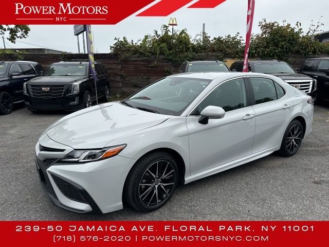 2024 Toyota Camry SE photo 3