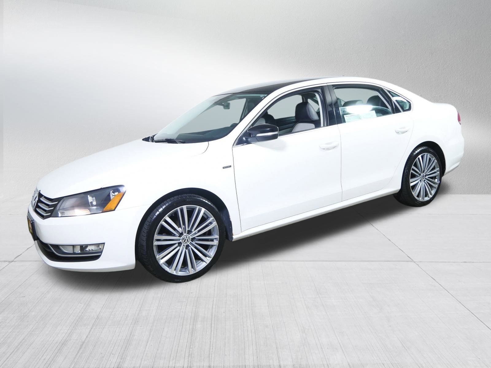 2015 Volkswagen Passat SE photo 3