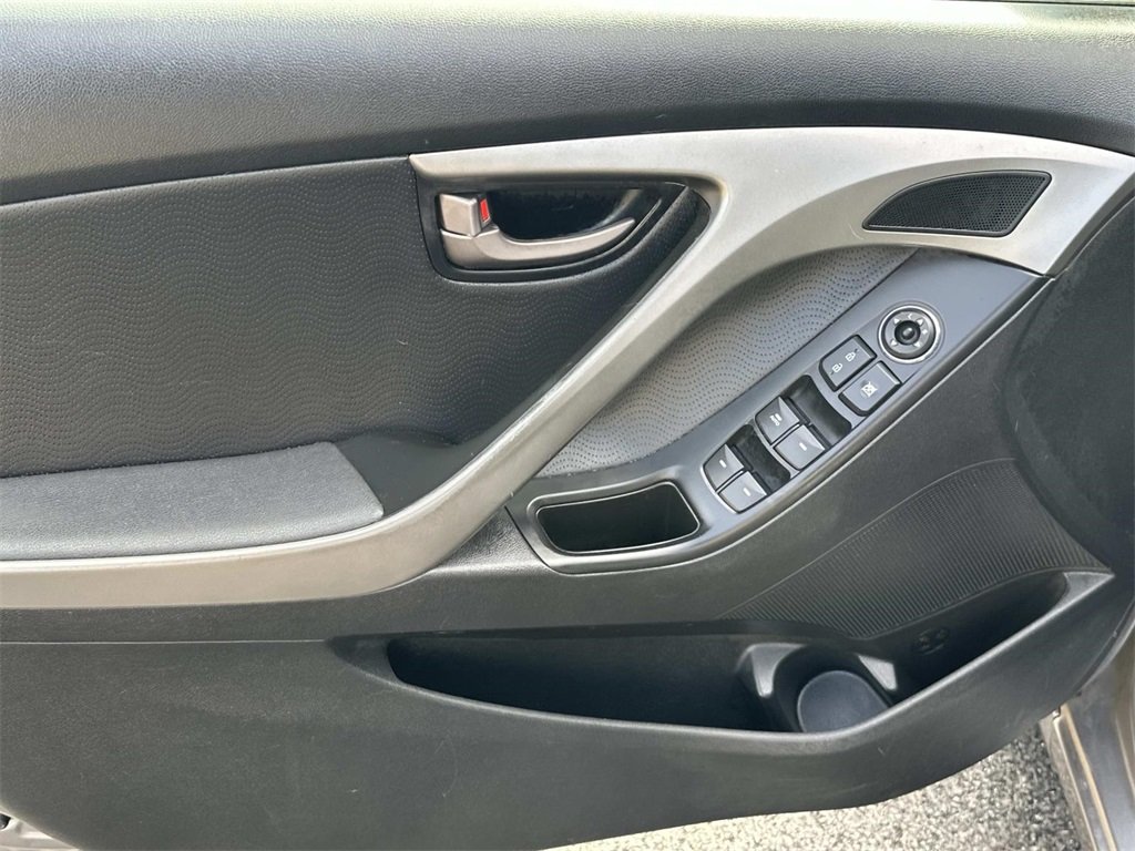 2011 Hyundai Elantra Limited photo 25