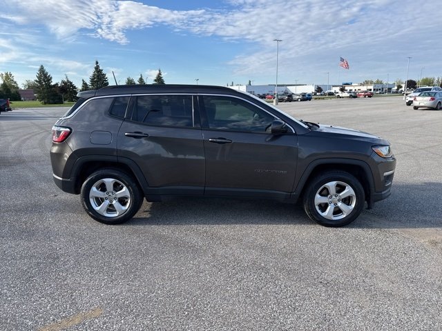 2018 Jeep Compass Latitude photo 2