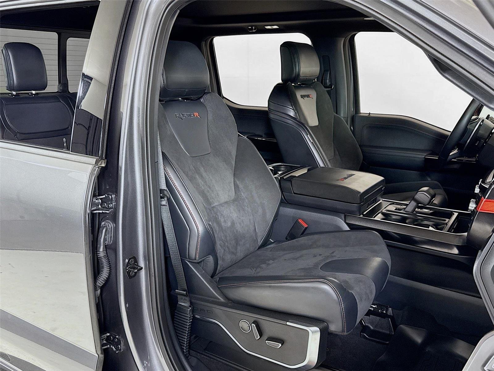 2023 Ford F-150 Raptor photo 28