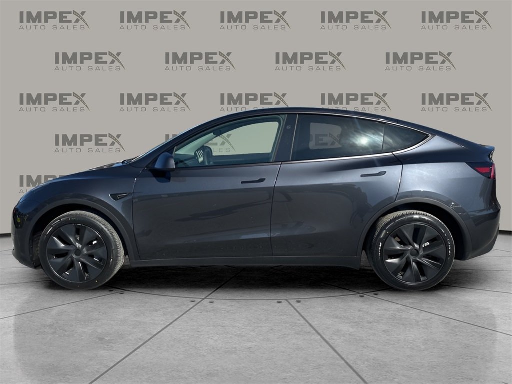 2024 Tesla Model Y Long Range photo 2