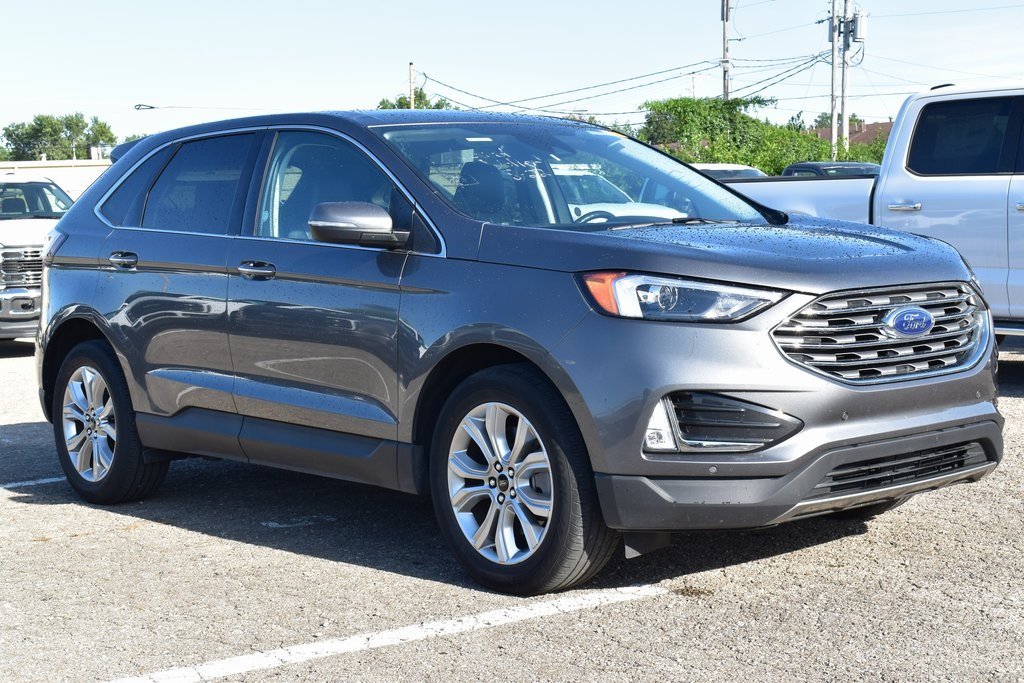 2024 Ford Edge Titanium photo 3