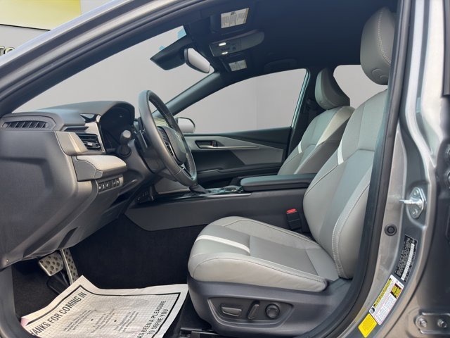 2025 Toyota Camry SE photo 9
