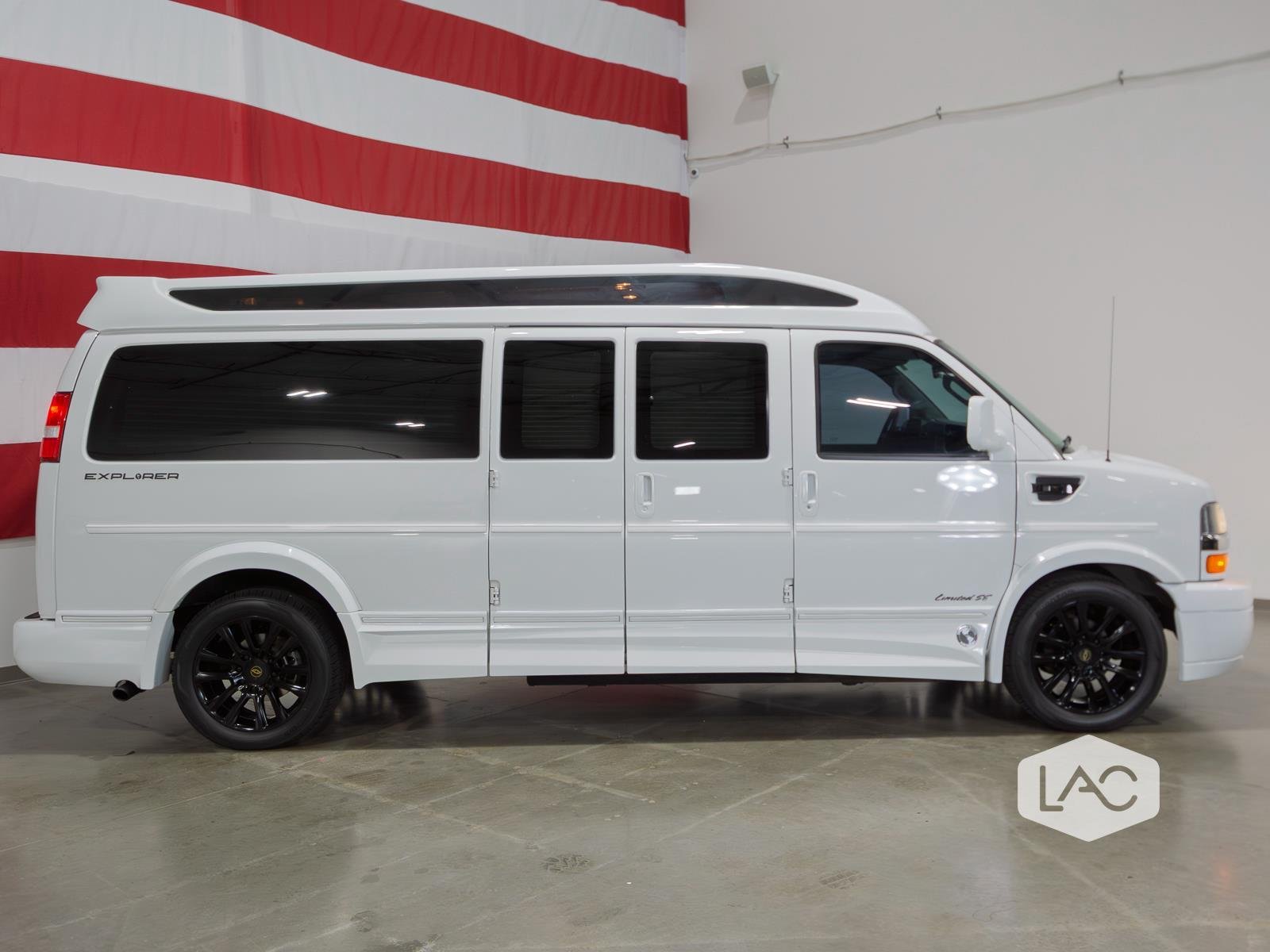 2019 Chevrolet Express photo 11