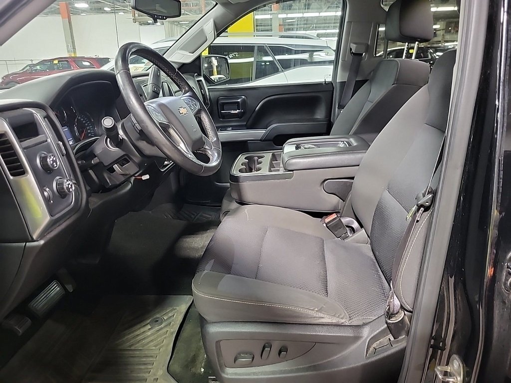 2016 Chevrolet Silverado LT photo 2