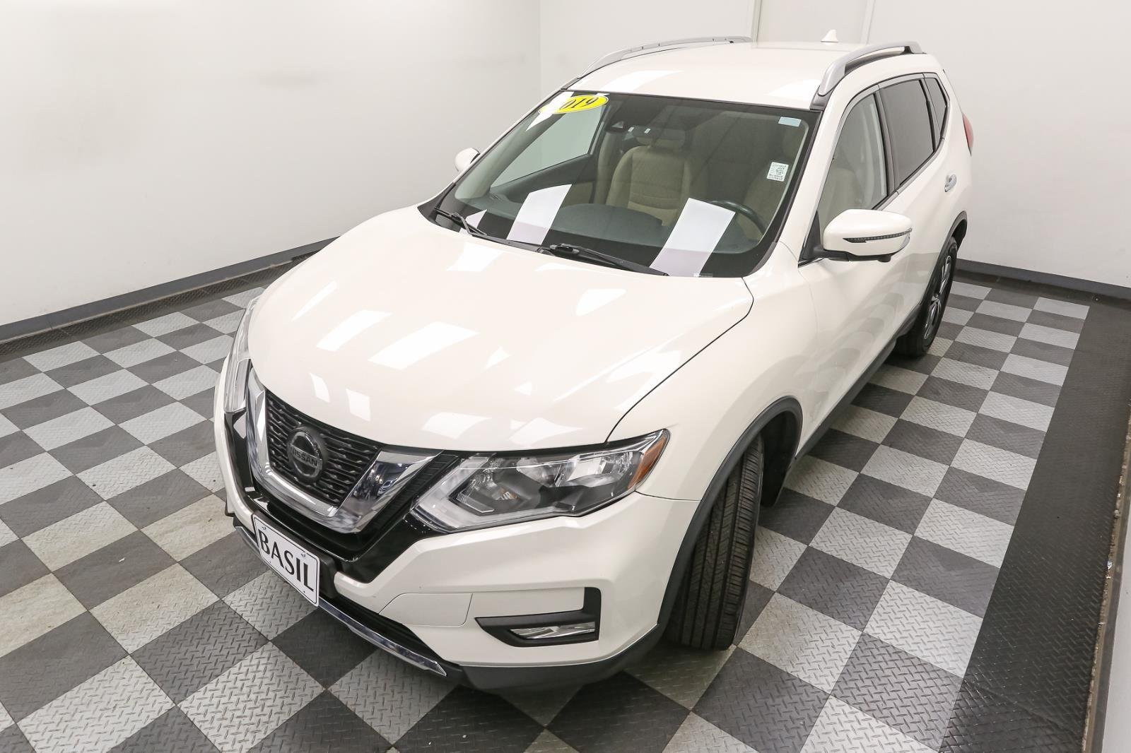 2019 Nissan Rogue SV photo 6