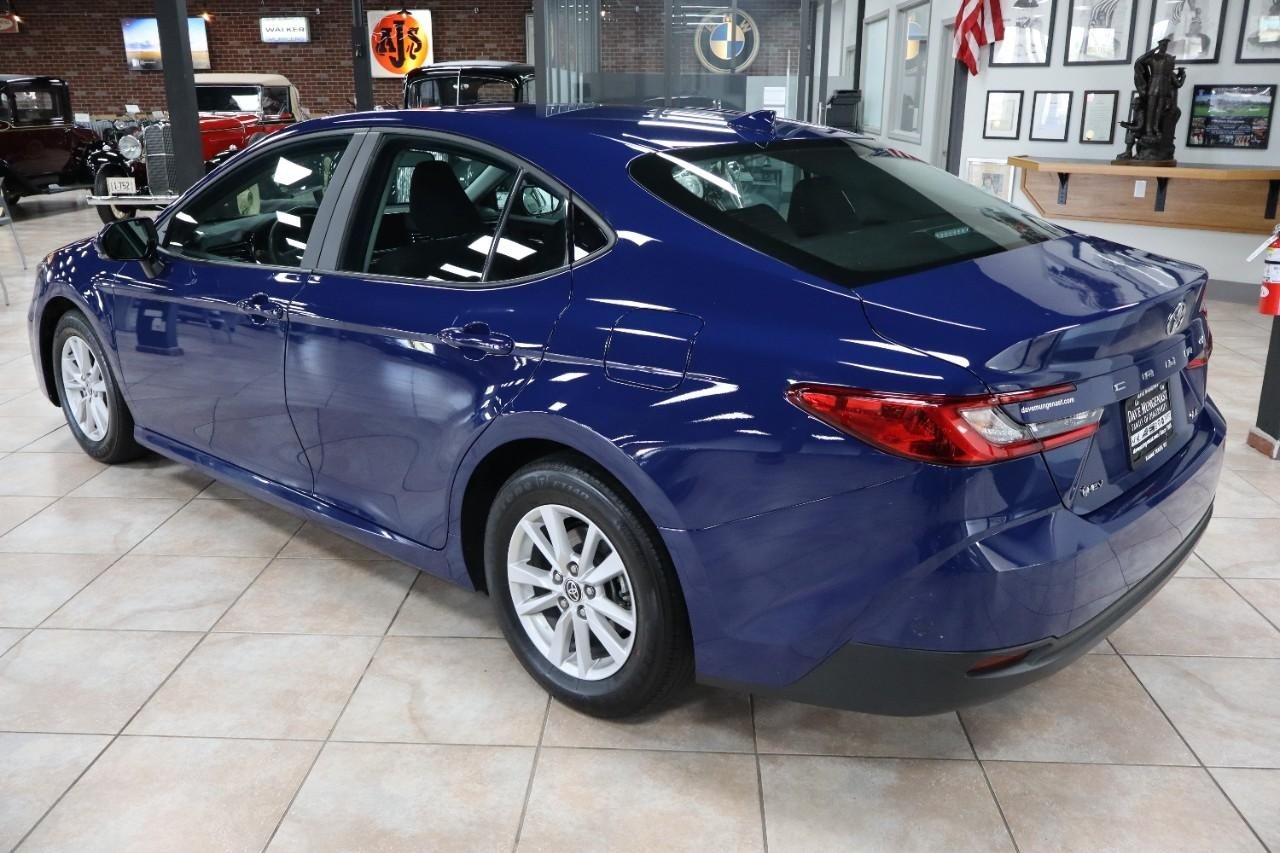 2025 Toyota Camry LE photo 3