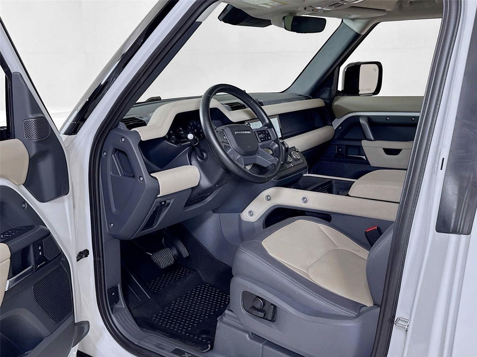 2024 Land Rover Defender X-Dynamic SE photo 8