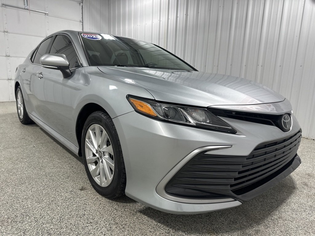 2023 Toyota Camry LE photo 3
