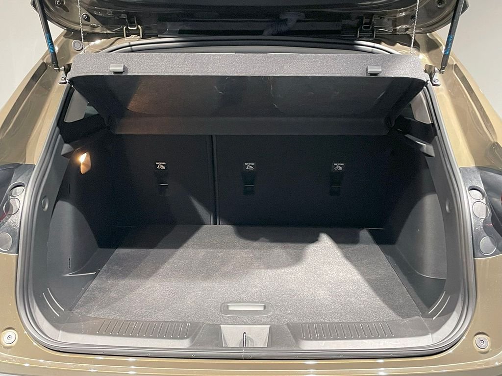 2024 Chevrolet Trax LT photo 2