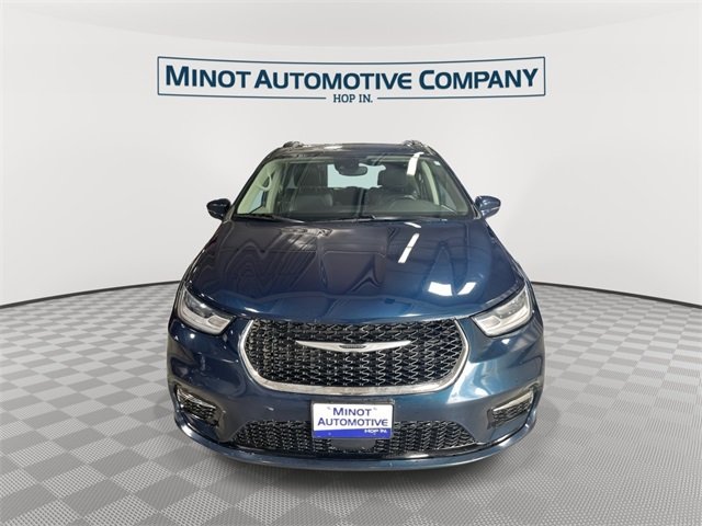 2022 Chrysler Pacifica Touring L photo 3