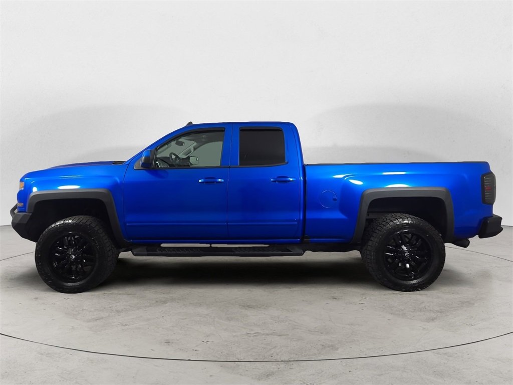 2018 Chevrolet Silverado 1500 LT photo 2