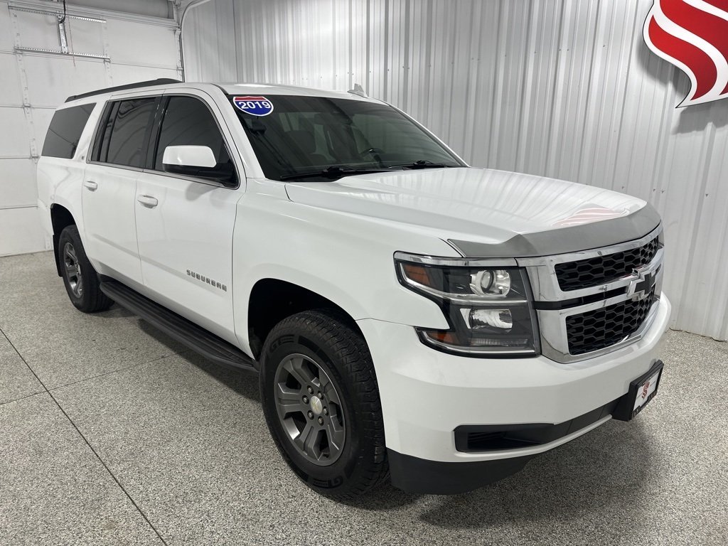 2019 Chevrolet Suburban LT photo 2