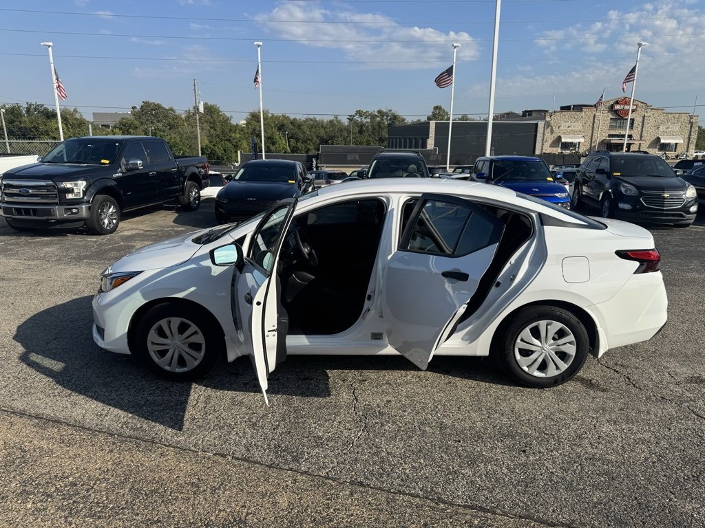 2024 Nissan Versa 1.6 S photo 4