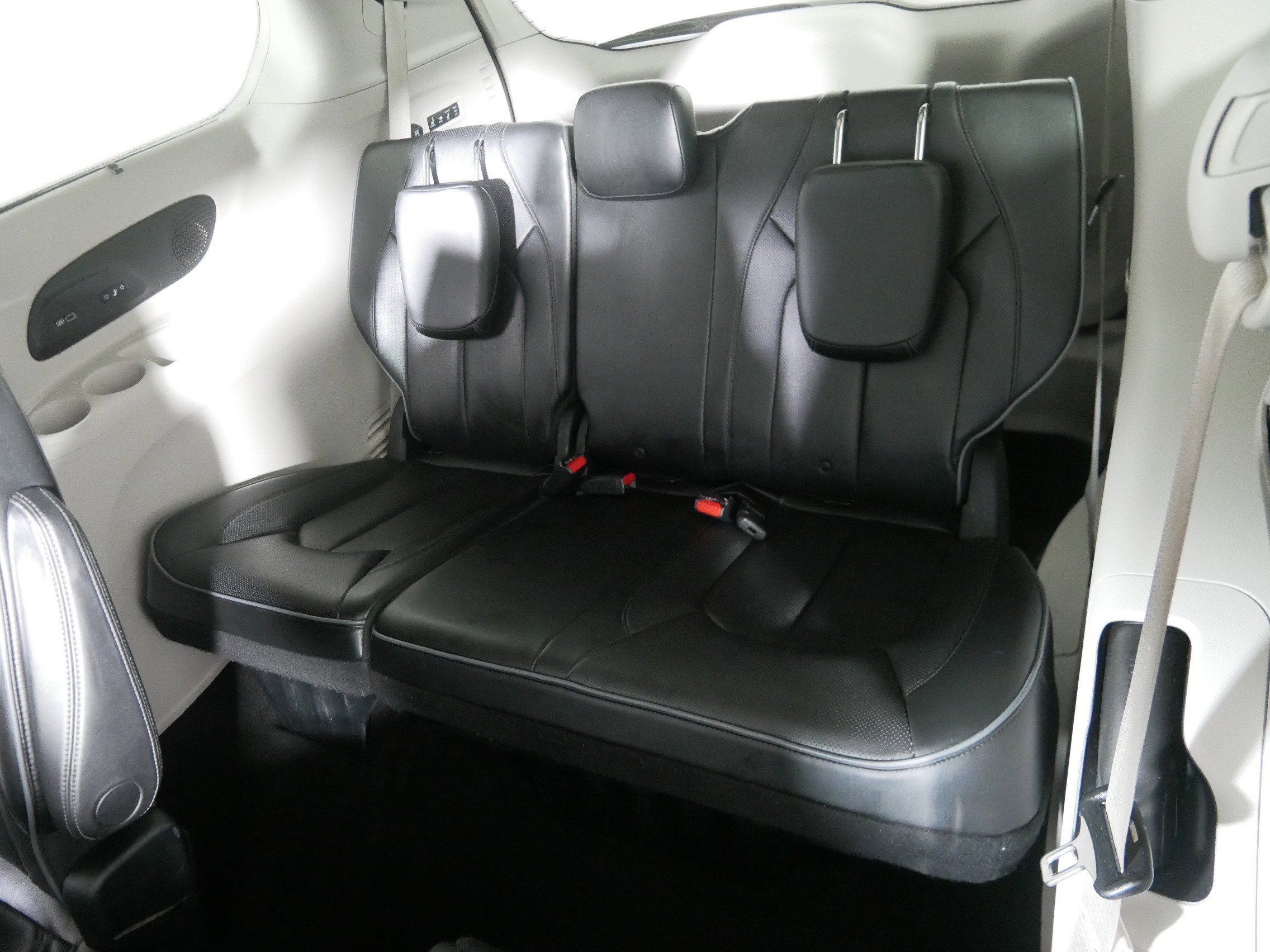 2018 Chrysler Pacifica Limited photo 32