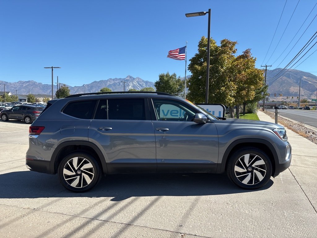 2024 Volkswagen Atlas SE Technology photo 3