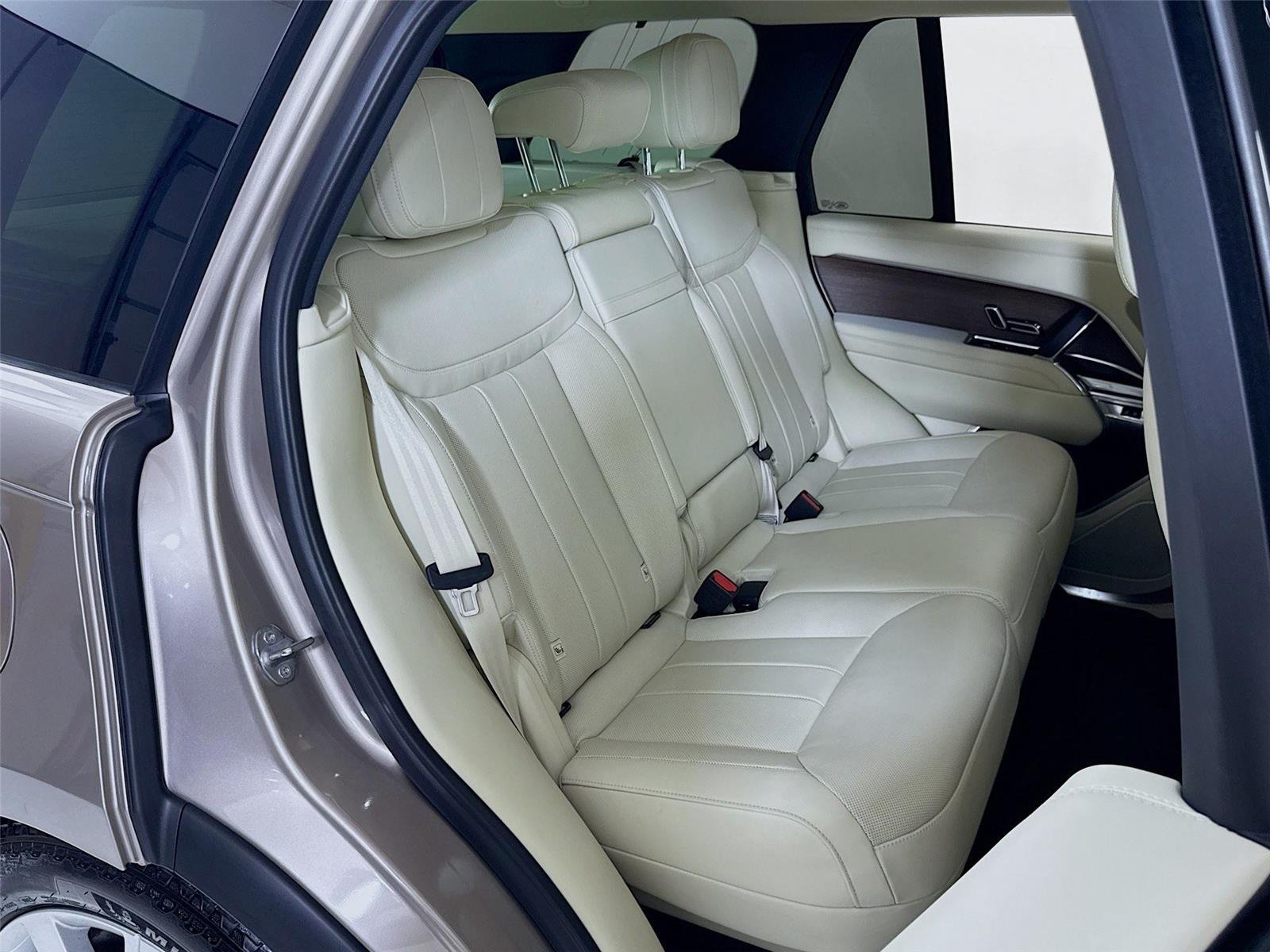 2023 Land Rover Range Rover SE photo 26