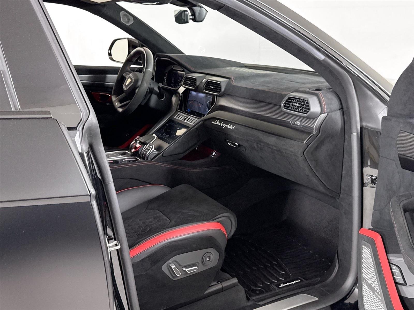 2023 Lamborghini Urus Performante photo 28