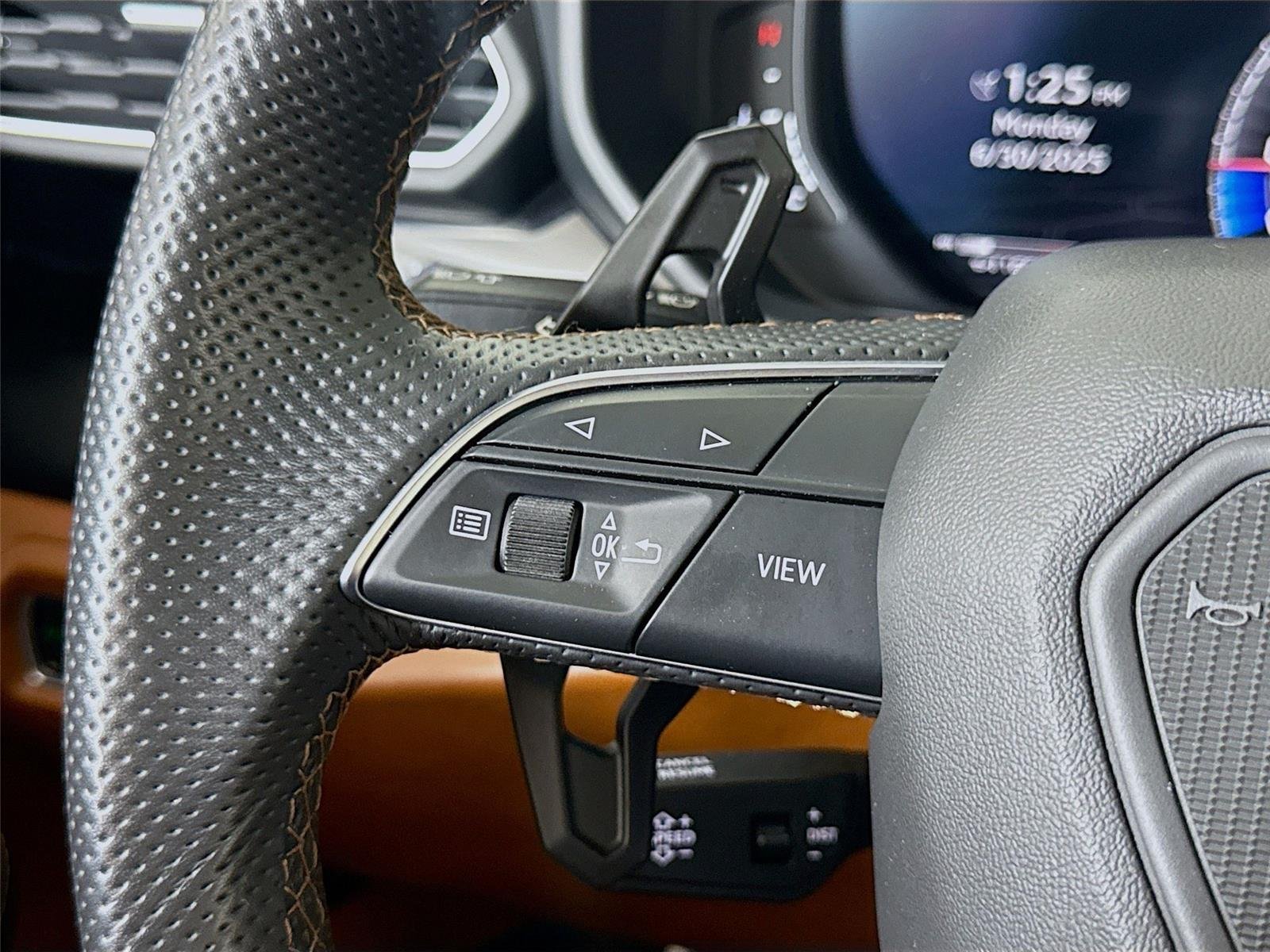 2019 Lamborghini Urus Base photo 20