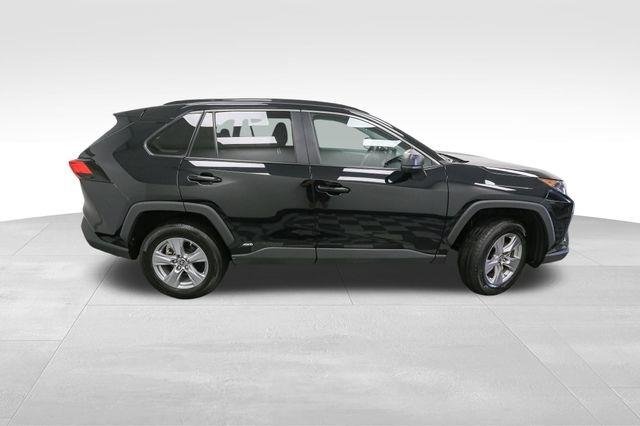 2022 Toyota RAV4 Hybrid LE photo 7