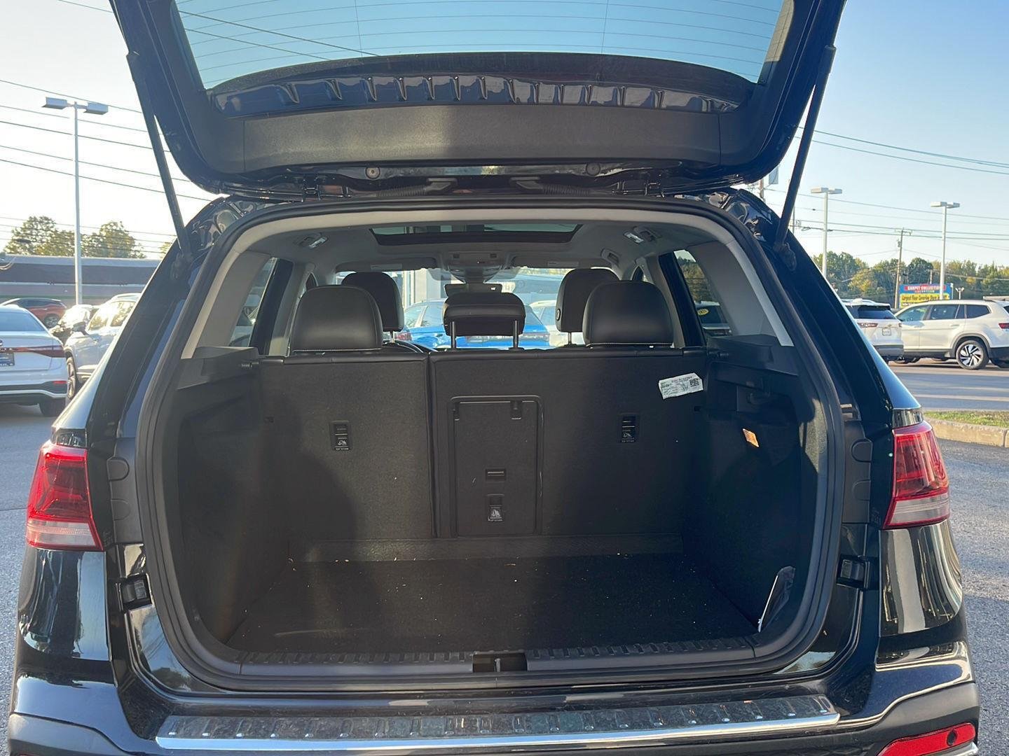 2023 Volkswagen Taos SEL photo 5
