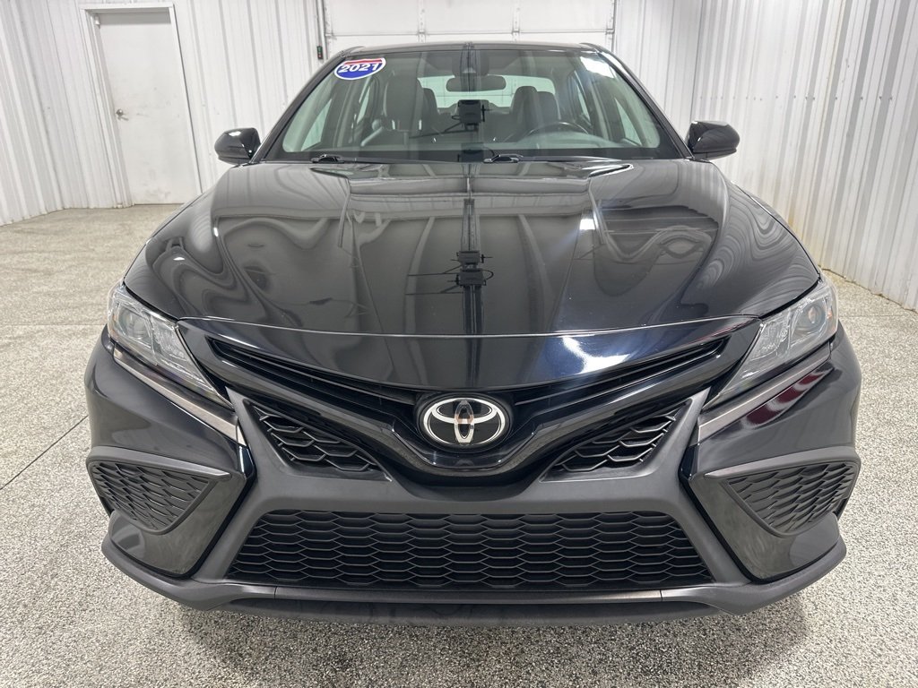 2021 Toyota Camry SE photo 4