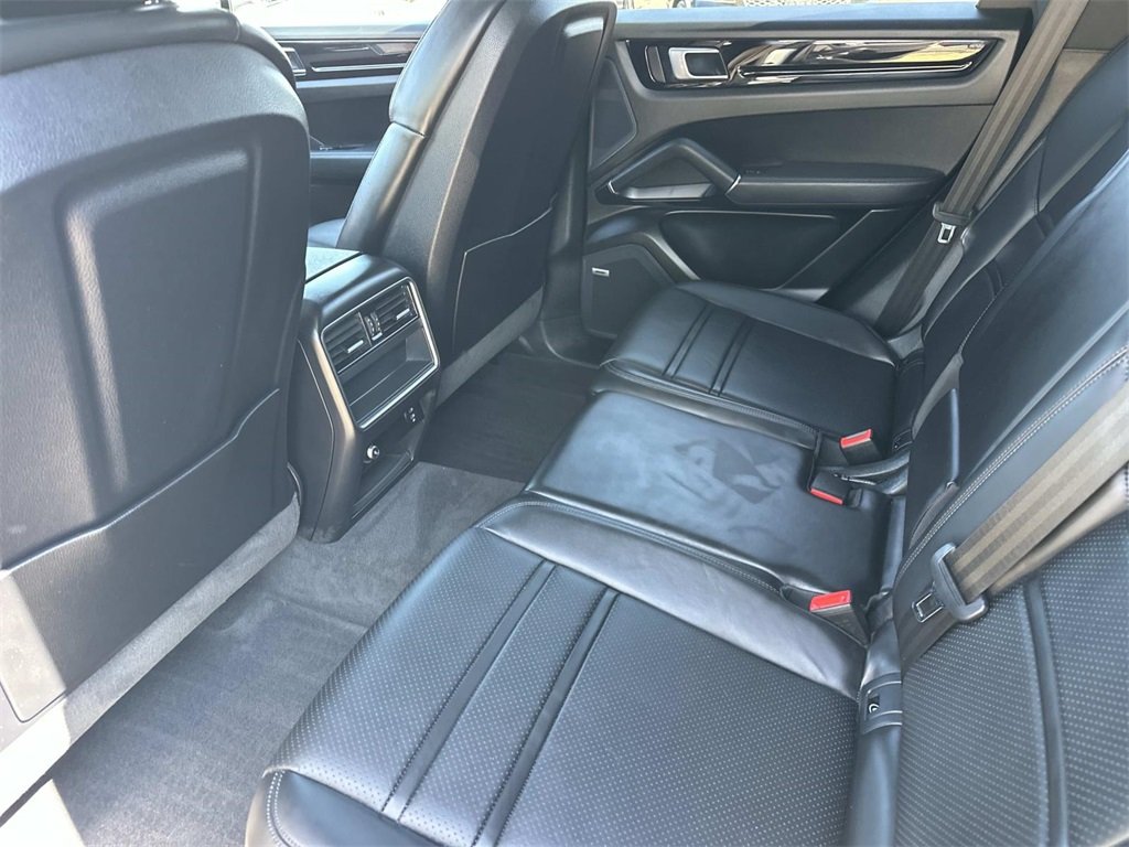 2022 Porsche Cayenne Base photo 13