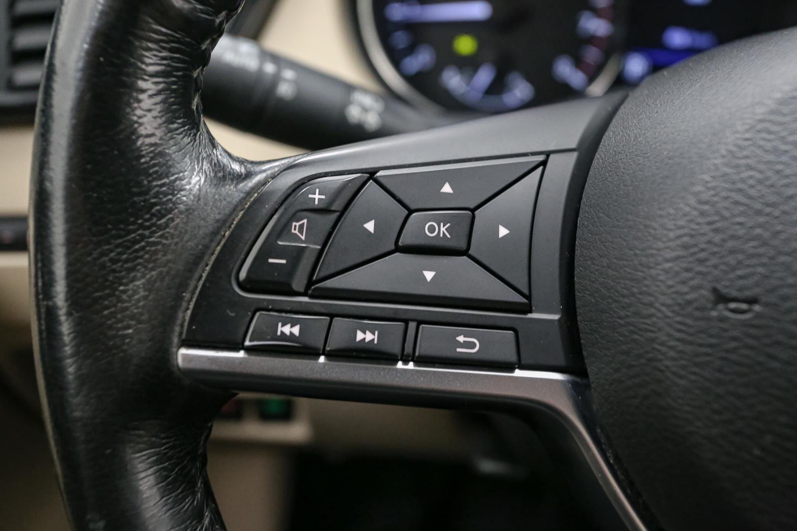 2019 Nissan Rogue SV photo 32