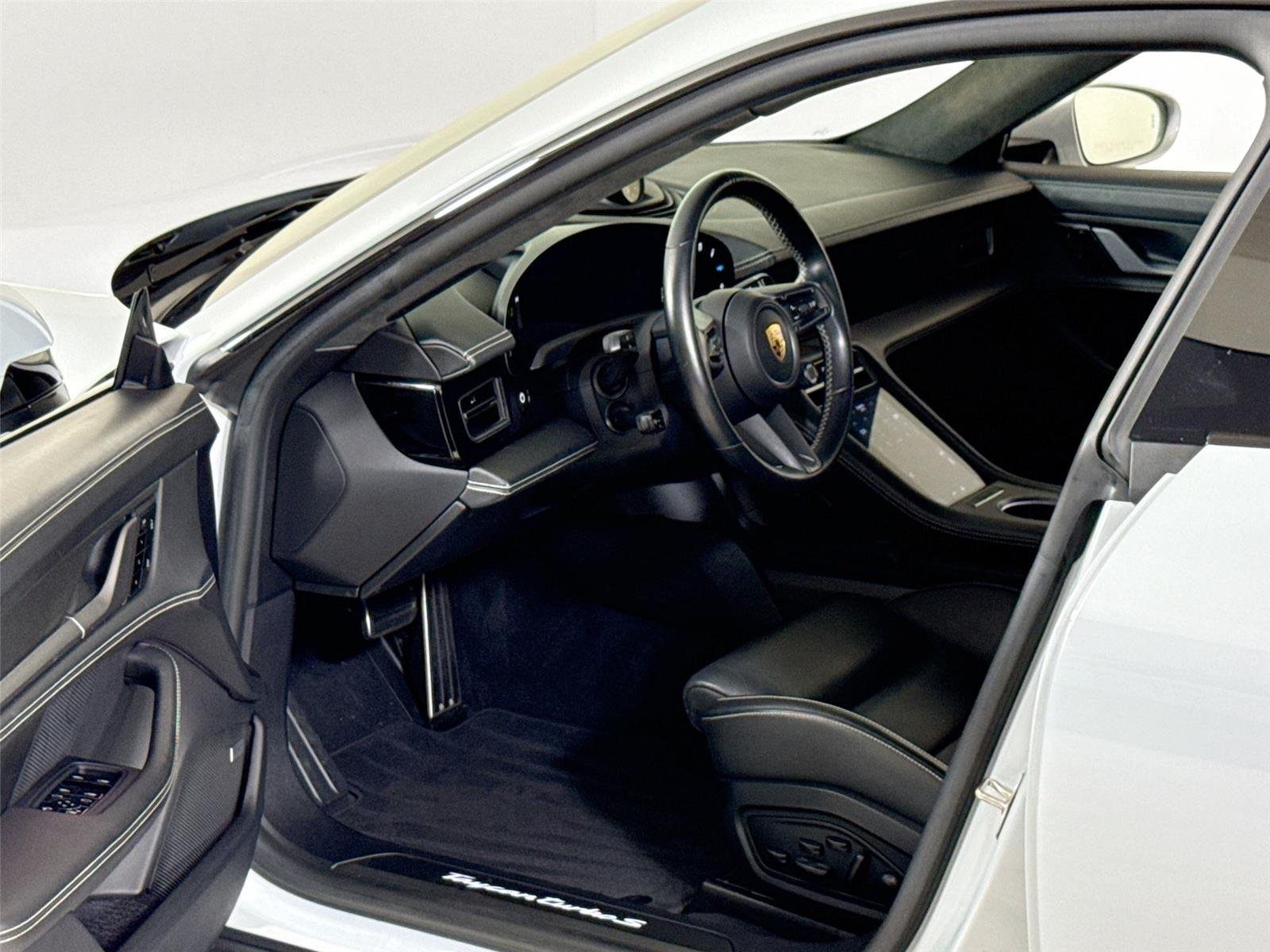 2021 Porsche Taycan Turbo S photo 11